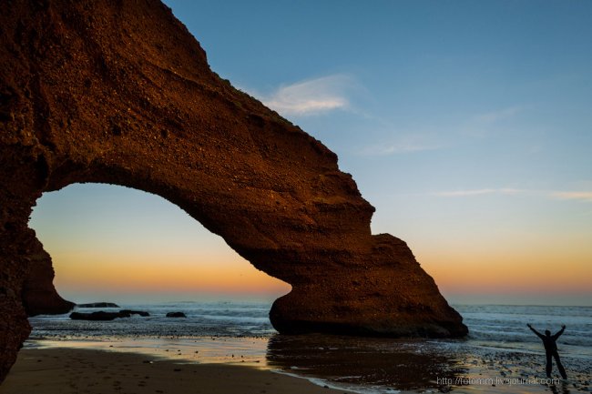 Удивительные глиняно-песчаные арки в Марокко