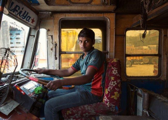 Удивительные грузовики на дорогах Индии