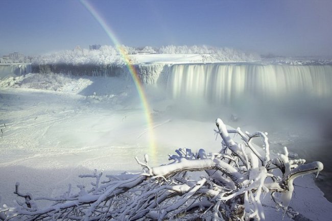 Фантастические фотографии замерзших водопадов