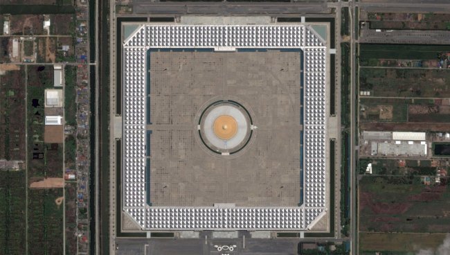 Храм золотых статуэток Ват Пхра Дхаммакая