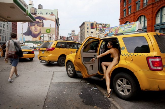 Ню-Йорк: обнаженные автопортреты Эрики Симоне