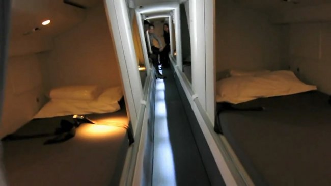 Секретные спаленки стюардесс на дальних перелетах