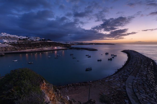 Португалия: солнечный Алгарве или серых туч океан