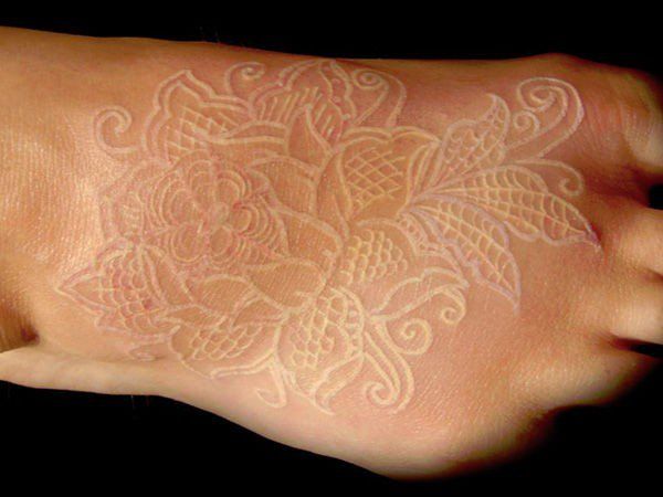 Нестандартные татуировки белой краской