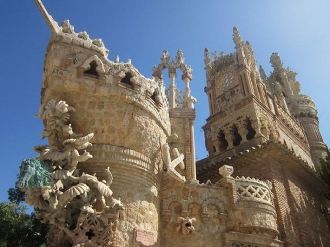 Испанский замок Коломарес