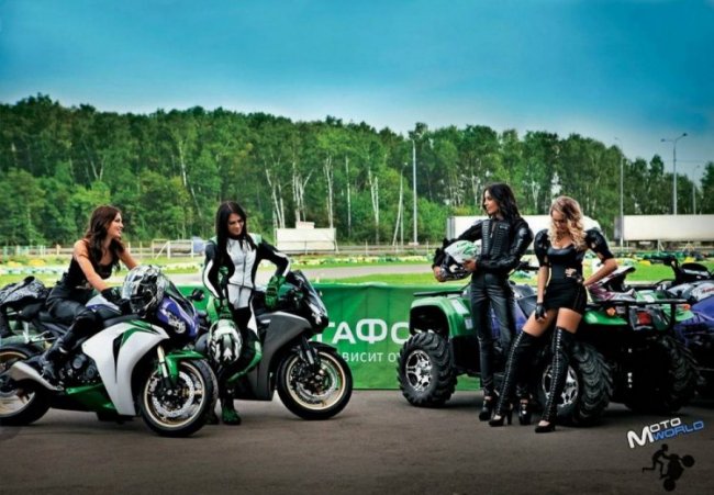 Сексуальные девушки и красивые мотоциклы