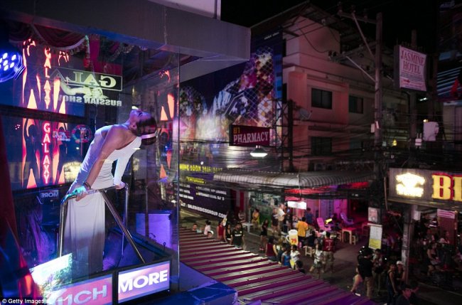 Любовь по расчету: ночь в таиландском квартале красных фонарей