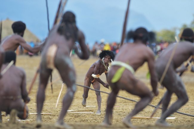 Войны племен из Индонезии
