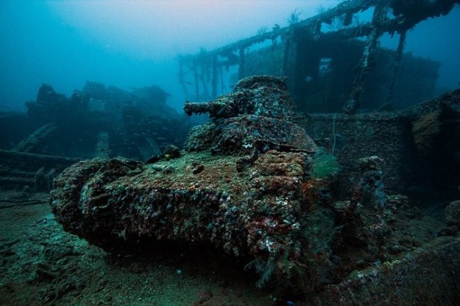 Кладбище военных кораблей атолла Чуук (12 фото)
