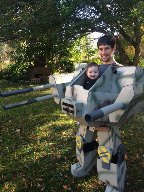 Семейный подряд: как родители и дети готовят совместные костюмы для Хеллоуина