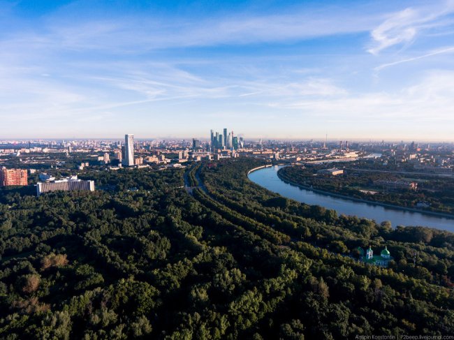 Фотограф полгода снимал Москву с коптера