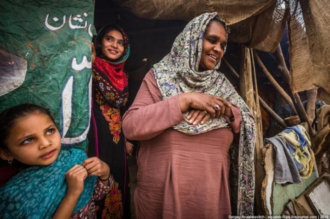 Прогулка по трущобам Пакистана (29 фото)