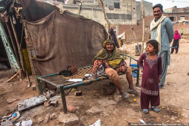 Прогулка по трущобам Пакистана (29 фото)