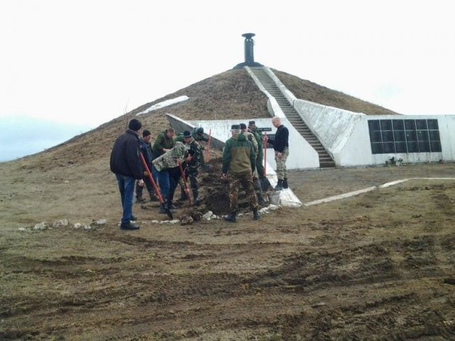 Курган славы на Долгоруковской яйле в Крыму