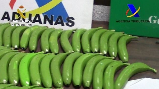 Испанская полиция обнаружила партию кокаина в бананах (6 фото)