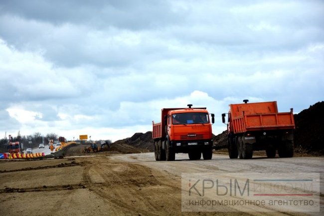 Строительство автоподходов к Крымскому мосту со стороны Керчи набирает обороты
