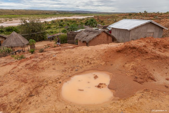 Как организована добыча сапфиров на Мадагаскаре
