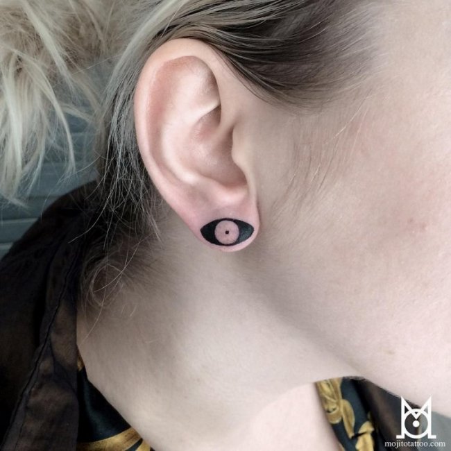 Новый модный тренд: татуировки на мочках ушей