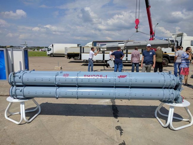 Зенитная управляемая ракета 9М100 в экспозиции авиасалона МАКС-2017