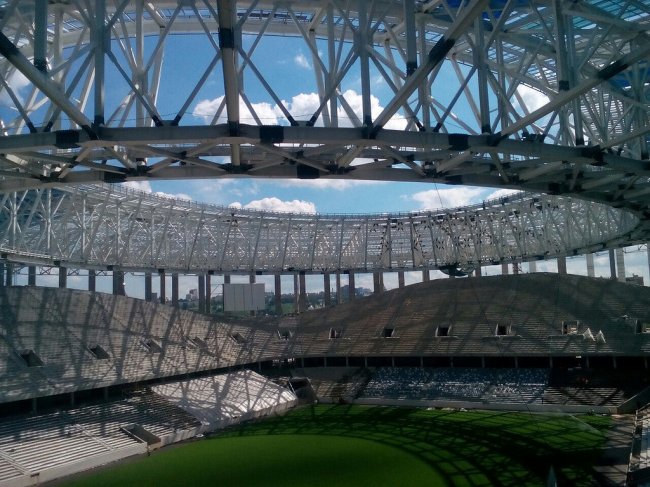 На стадионе Нижний Новгород началась установка зрительских кресел