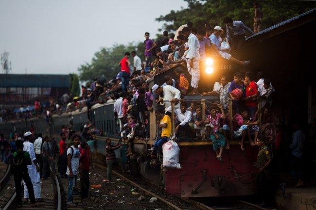 Как ездят на поездах в Бангладеше