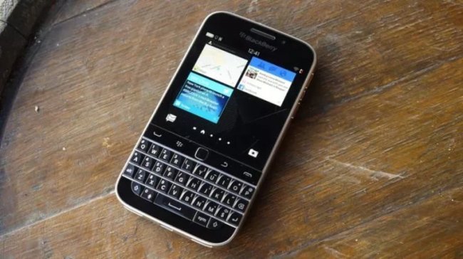 Новый смартфон BlackBerry для поклонников физических клавиатур