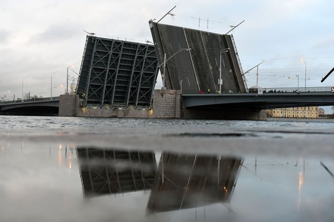 Тучков мост открылся после реконструкции в Санкт-Петербурге на полгода раньше срока