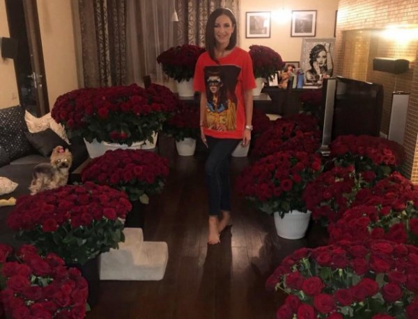 Ольга Бузова сама себе подарила миллион алых роз
