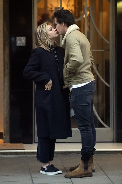 Хлоя Морец с Бруклином Бекхэмом целуются на улицах Лондона