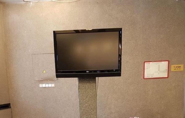 «Могила» телевизора в здании администрации