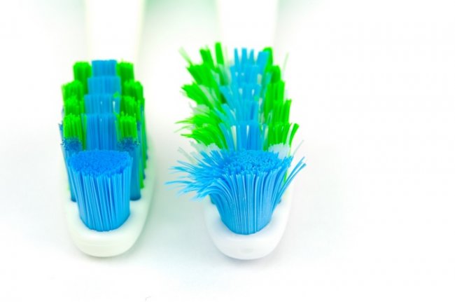 Как легко и быстро вернуть зубной щётке форму
