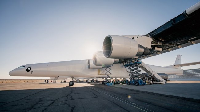 Stratolaunch — самолет для запуска ракет