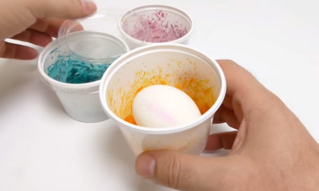 Элементарный способ покраски яиц рисом за считанные минуты