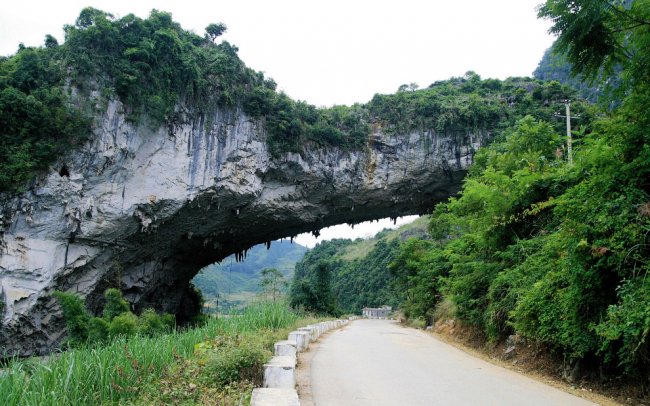 Самый большой в мире природный мост Xianren