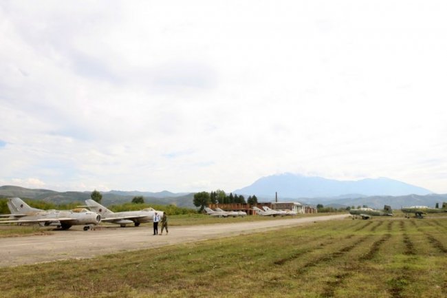 Кладбище МиГов советской эпохи в Албании