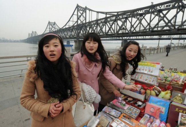 Табу и запреты в Северной Корее (10 фото)