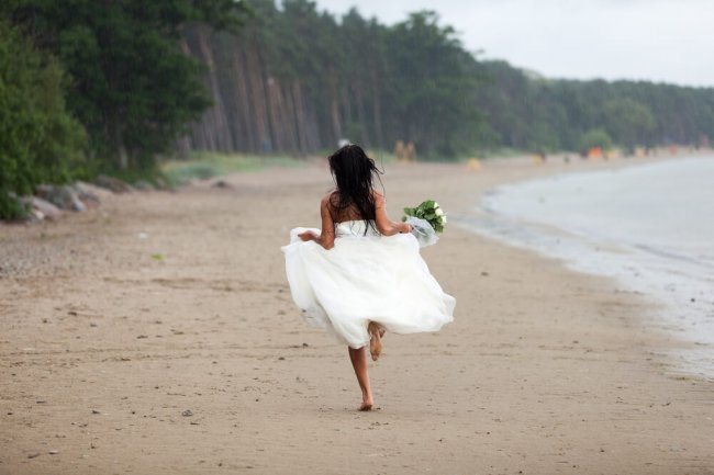 Невеста сбежала со свадьбы, выяснив, что ее жених на самом деле лысый