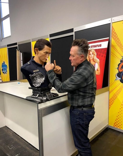 64-летний Роберт Патрик и бюст Т-1000 на прошедшем Comic-Con в Германии