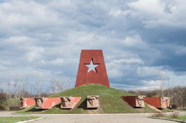Как 13 бойцов получили звание Героев Советского Союза посмертно в битве за небольшой хутор