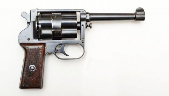 Для чего в СССР изобрели револьвер, стрелявший спиртом