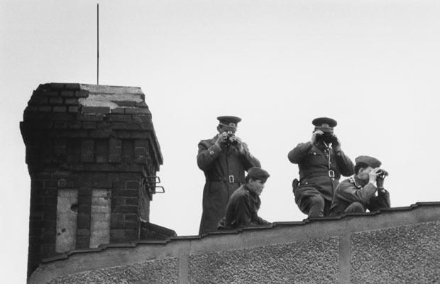 Фотохроника возведения Берлинской стены