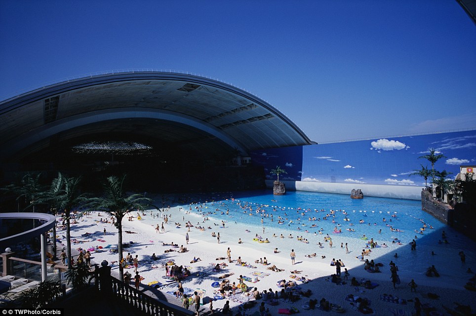 Первый бассейн в мире. Seagaia Ocean Dome аквапарк. Самый большой аквапарк Seagaia Ocean Dome. Океанский купол «Ocean Dome». Ocean Dome в Японии.