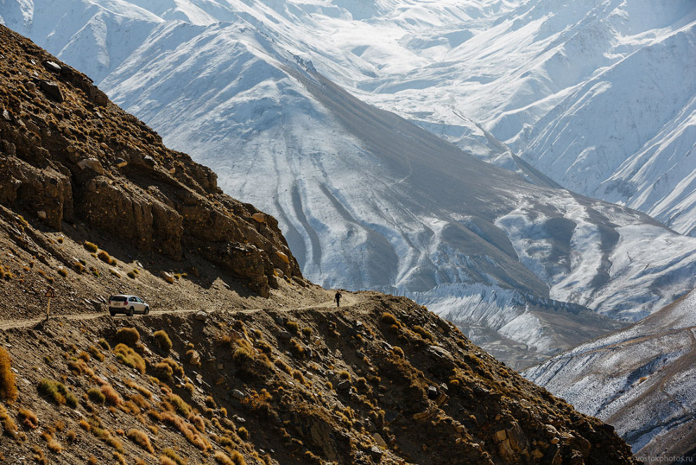 Таджикская дорога. Памирский тракт Таджикистан. Дорога на Памир Таджикистан. Перевал Памир в Таджикистане. Горы Памира в Таджикистане.
