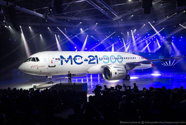 Самолет МС-21 впервые показали широкой публике