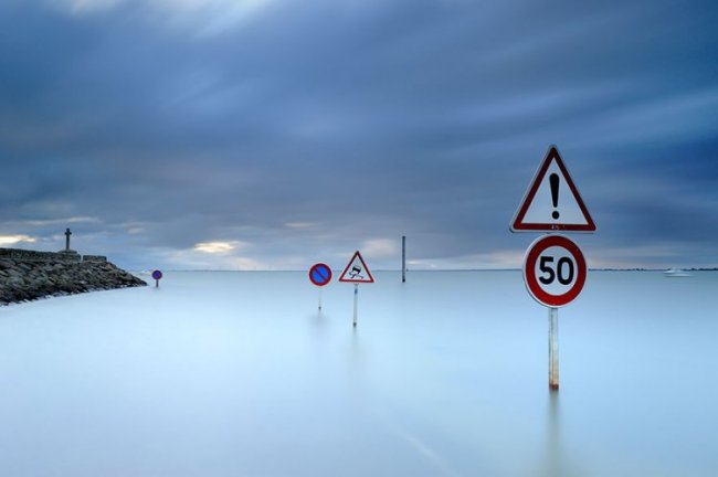 Дорога во Франции, которая исчезает под водой дваж