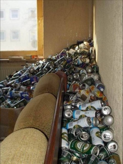 Квартира пивного алкоголика (12 фото)
