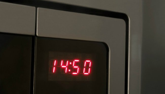 Почему часы в бытовой технике европейцев стали отставать на 5 минут
