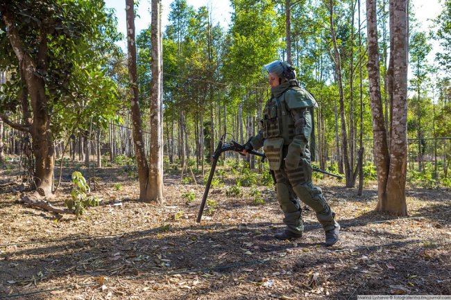 Разминирование в Лаосе. Как это делается