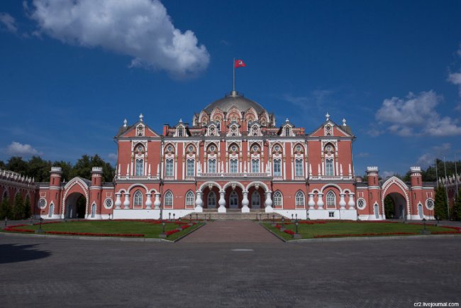 Петровский путевой дворец