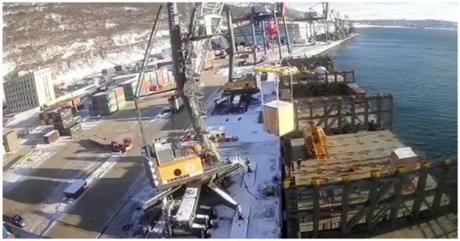 В порту Магадана уронили ценный груз, стоимостью более 140 миллионов рублей